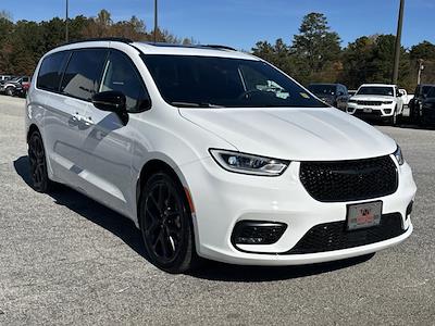 Used 2024 Chrysler Pacifica Limited Minivan for sale #25395A - photo 1