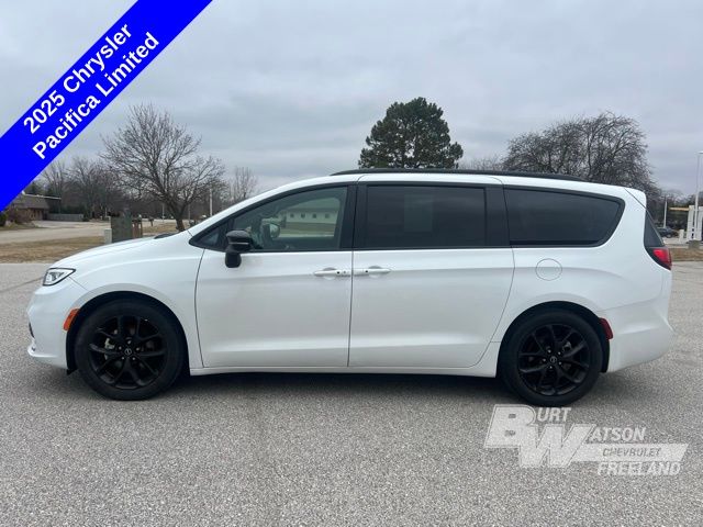 Used 2025 Chrysler Pacifica - photo 6