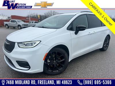 Used 2025 Chrysler Pacifica - photo 1