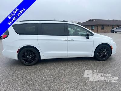 Used 2025 Chrysler Pacifica - photo 1