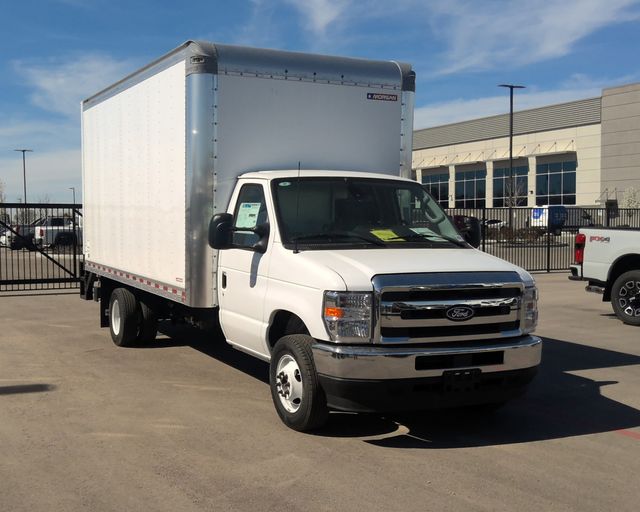 New 2026 Ford E-450 - photo 5