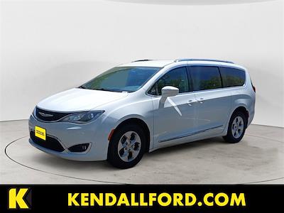 2017 Chrysler Pacifica FWD Minivan for sale #F44463A - photo 1