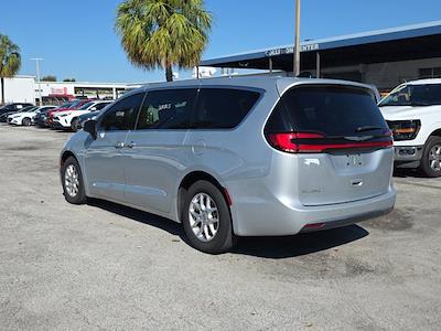 Used 2023 Chrysler Pacifica - photo 1