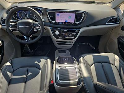 Used 2023 Chrysler Pacifica - photo 2