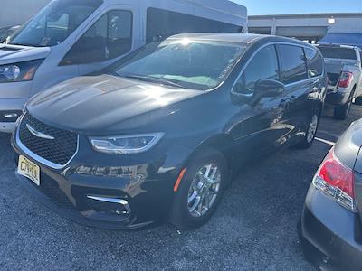 Used 2023 Chrysler Pacifica - photo 1