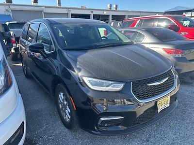 Used 2023 Chrysler Pacifica - photo 1