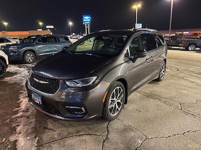 Used 2022 Chrysler Pacifica Touring L Minivan for sale #Q11712A - photo 2