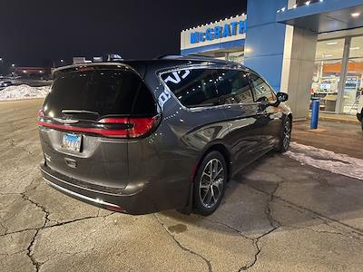 Used 2022 Chrysler Pacifica Touring L Minivan for sale #Q11712A - photo 2