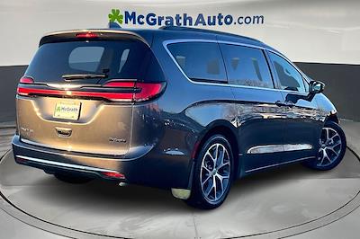 Used 2022 Chrysler Pacifica Touring L Minivan for sale #Q11712A - photo 2