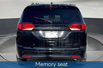 Used 2020 Chrysler Pacifica Limited Minivan for sale #Q11742 - photo 2