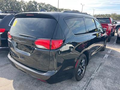 2020 Chrysler Pacifica FWD Minivan for sale #Q11742 - photo 2