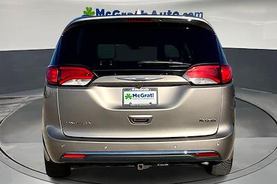 2017 Chrysler Pacifica FWD Minivan for sale #Q52081A - photo 2