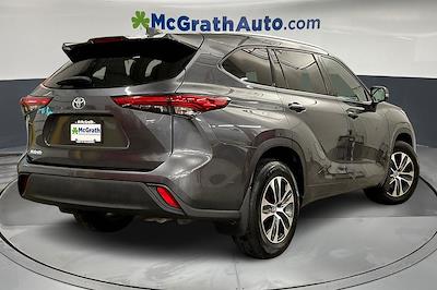 Used 2020 Toyota Highlander XLE for sale #Q52116 - photo 2