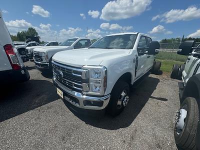 New 2025 Ford F-350 Crew Cab 4WD Cab Chassis for sale #51293 - photo 1