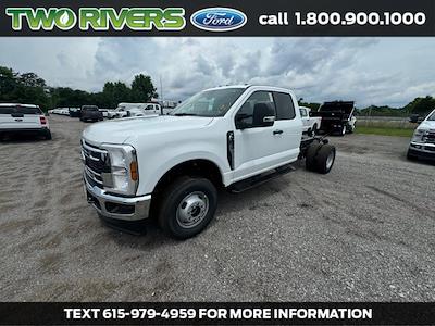 New 2025 Ford F-350 XL Super Cab 4WD Cab Chassis for sale #52098 - photo 1