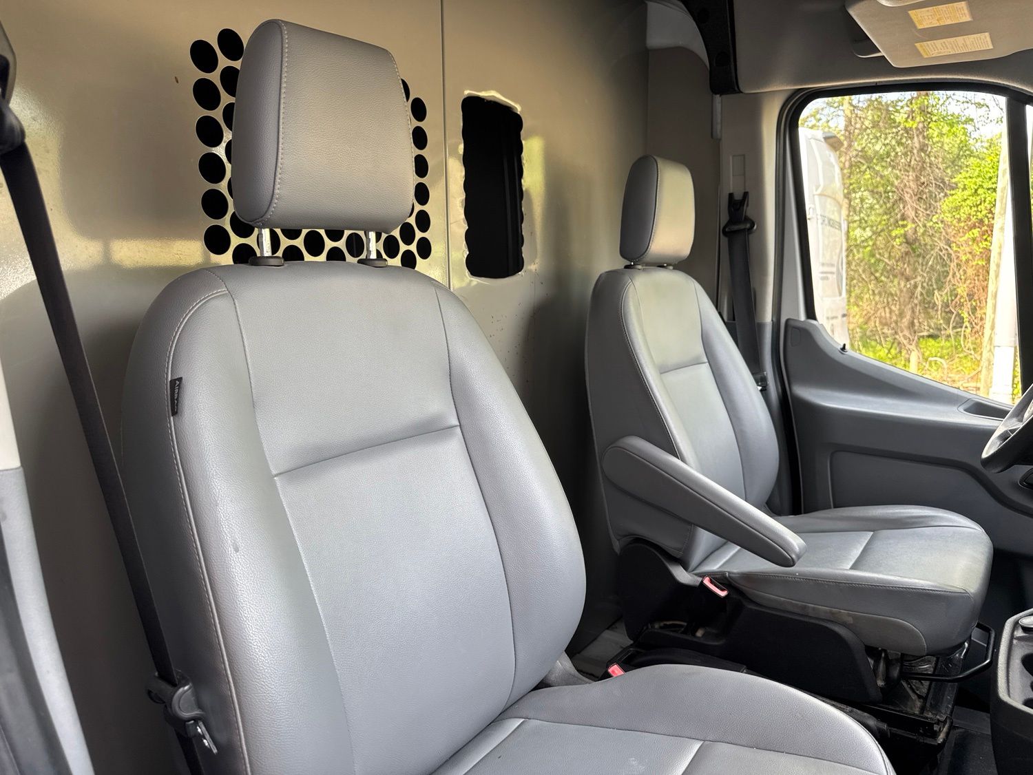 Used 2018 Ford Transit 250 - photo 2