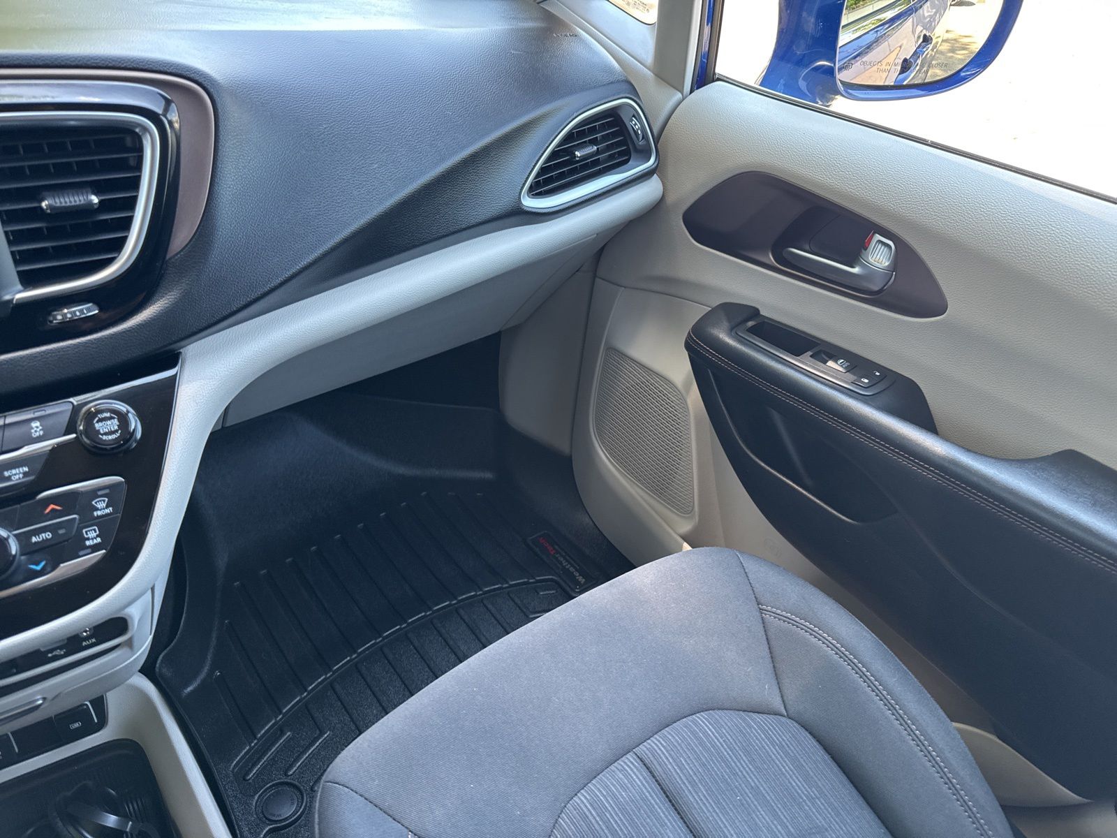 Used 2019 Chrysler Pacifica - photo 1