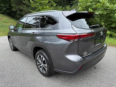 Used 2020 Toyota Highlander XLE AWD SUV for sale #S18639P - photo 2