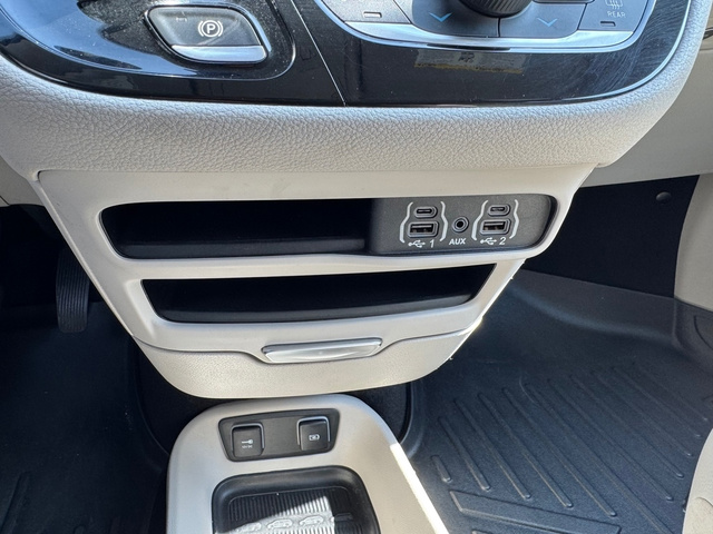 Used 2021 Chrysler Pacifica - photo 27