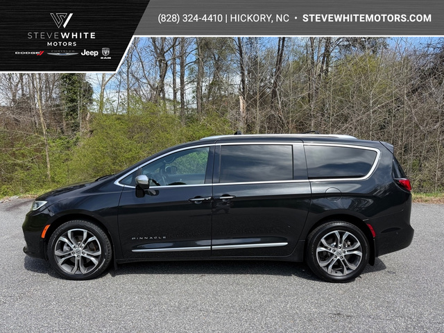 Used 2022 Chrysler Pacifica - photo 1