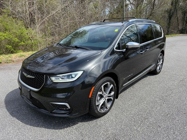 Used 2022 Chrysler Pacifica - photo 2