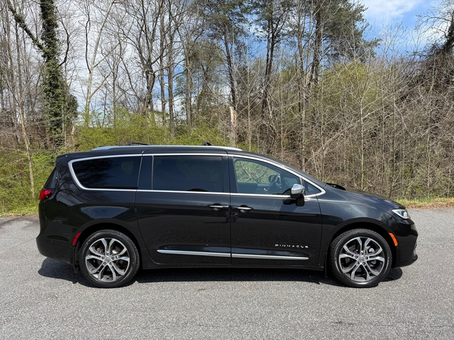 Used 2022 Chrysler Pacifica - photo 7