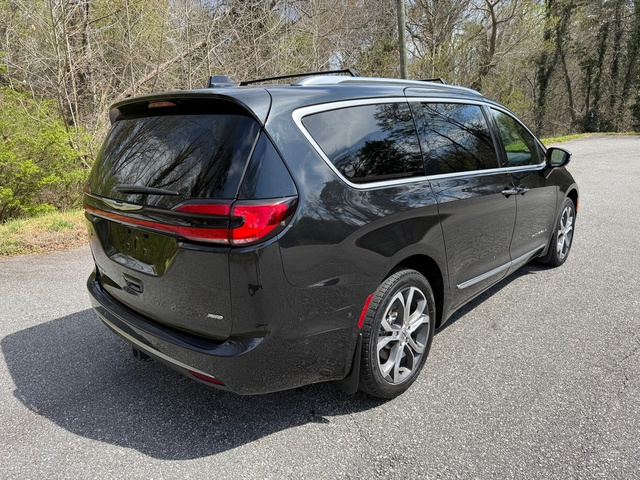 Used 2022 Chrysler Pacifica - photo 8