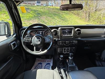 Used 2022 Jeep Gladiator - photo 1