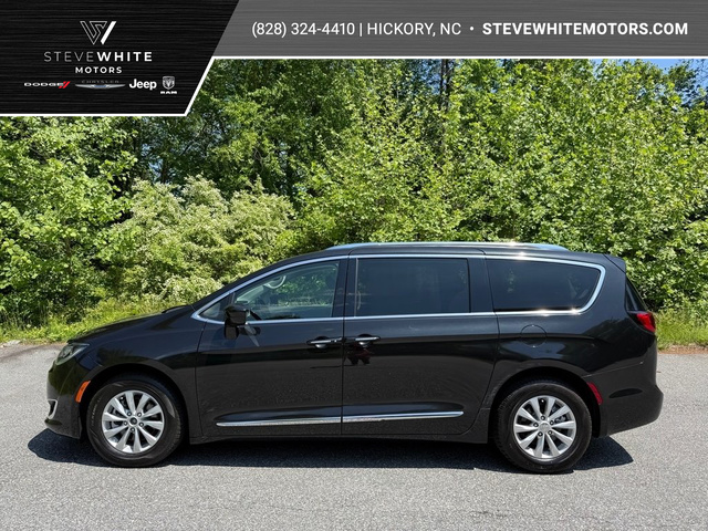 Used 2019 Chrysler Pacifica - photo 1