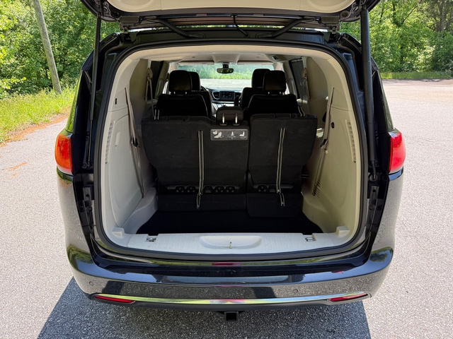 Used 2019 Chrysler Pacifica - photo 18
