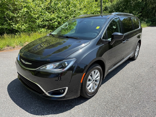 Used 2019 Chrysler Pacifica - photo 2