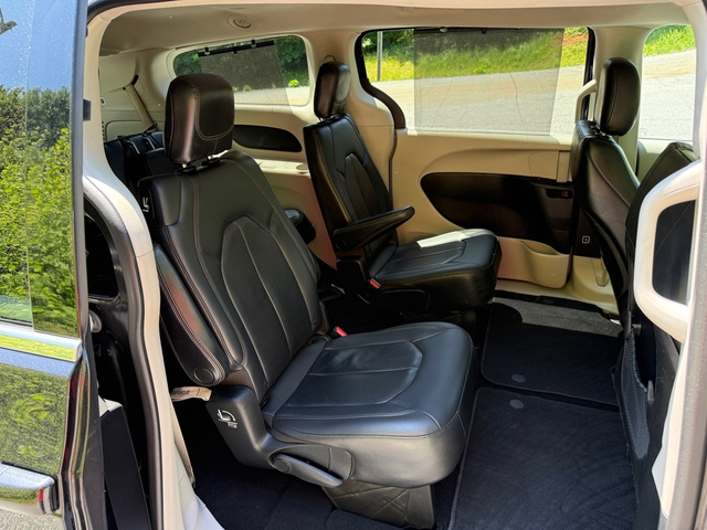 Used 2019 Chrysler Pacifica - photo 22