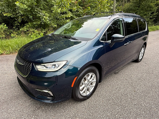 Used 2022 Chrysler Pacifica - photo 2