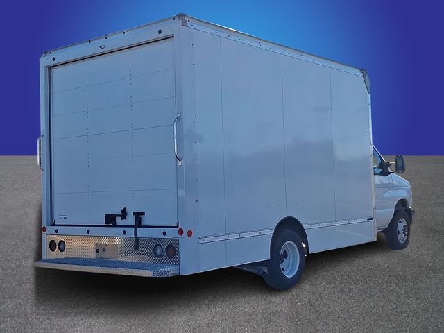 Used 2024 Ford E-450 - photo 9