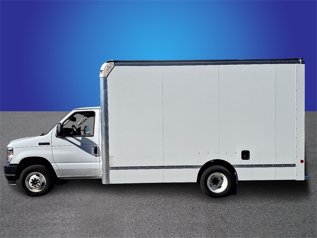 Used 2024 Ford E-450 - photo 5