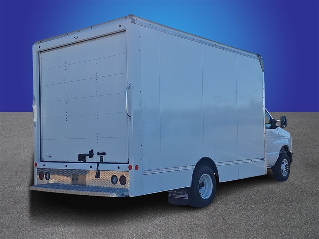 Used 2024 Ford E-450 - photo 8