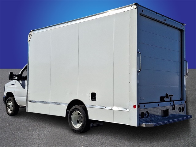 Used 2024 Ford E-450 - photo 2