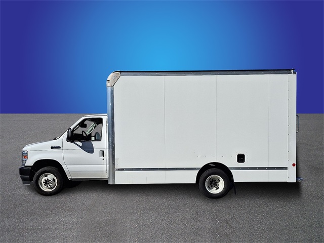 Used 2024 Ford E-450 - photo 9