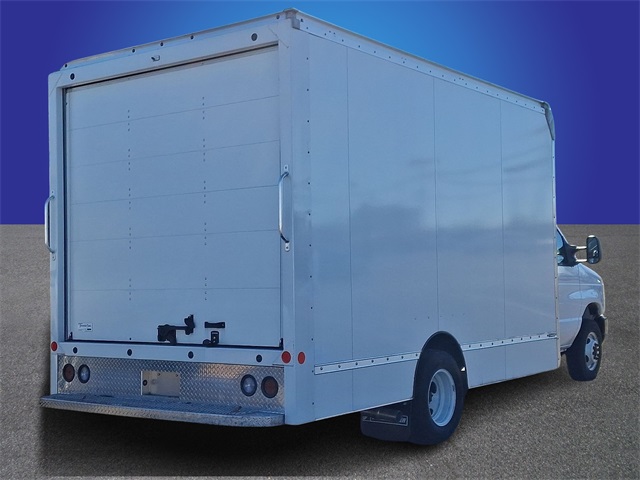Used 2024 Ford E-450 - photo 7