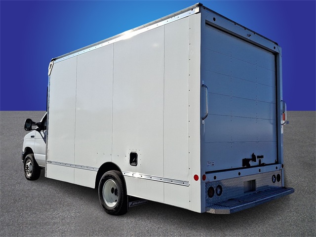 Used 2024 Ford E-450 - photo 8