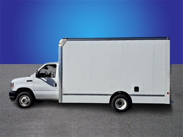 Used 2024 Ford E-450 - photo 9