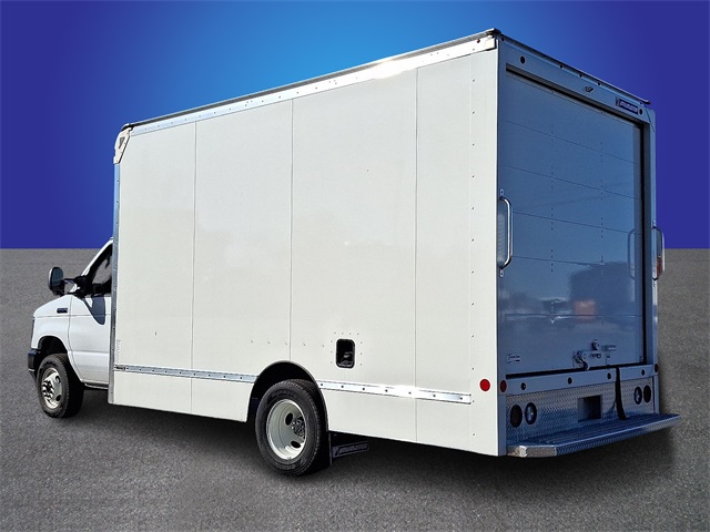 Used 2024 Ford E-450 - photo 2
