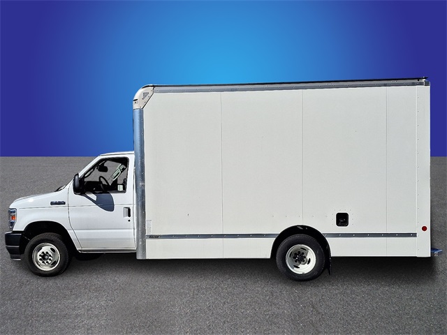 Used 2024 Ford E-450 - photo 9