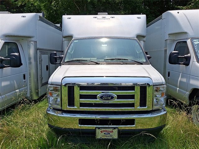 New 2023 Ford E-450 - photo 2