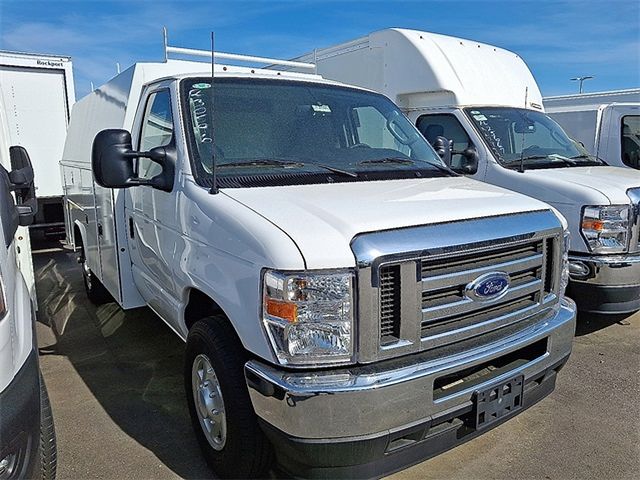 New 2025 Ford E-350 - photo 5