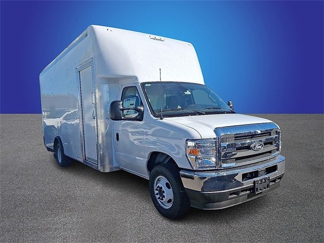 New 2026 Ford E-450 - photo 5