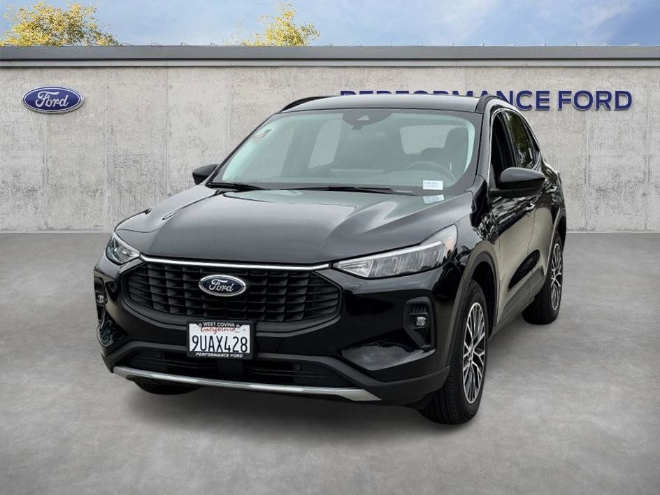 Used 2023 Ford Escape - photo 2