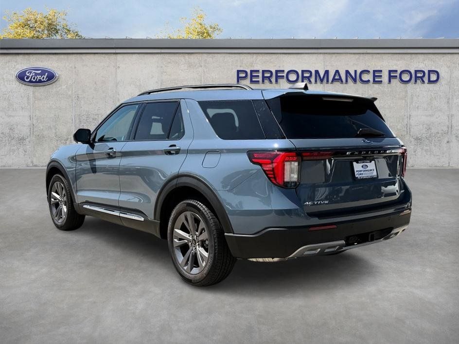 Used 2025 Ford Explorer - photo 14