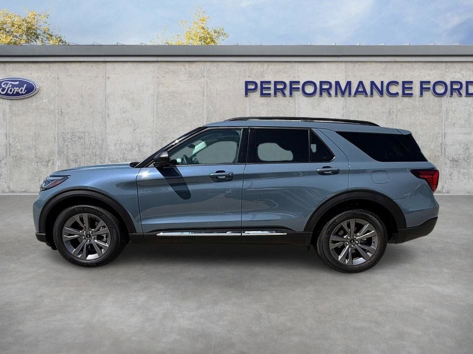 Used 2025 Ford Explorer - photo 16
