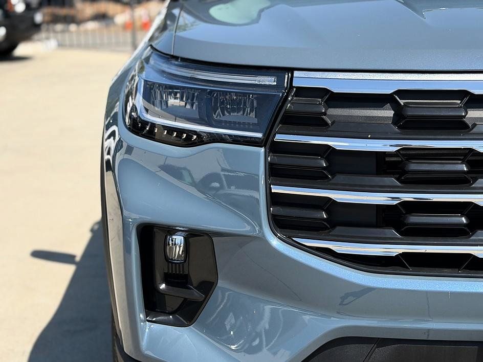 Used 2025 Ford Explorer - photo 17